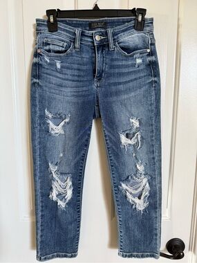 Judy Blue Distressed Medium Blue Skinny Fit Capri